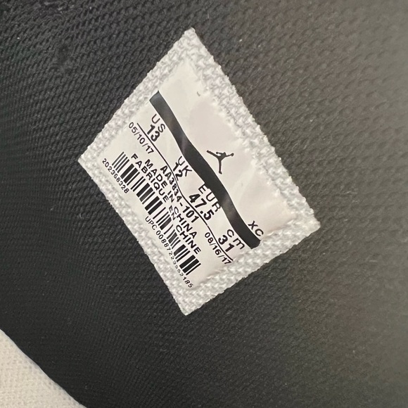 AJ1 Chicago Red White and Black - Picture 7 of 9